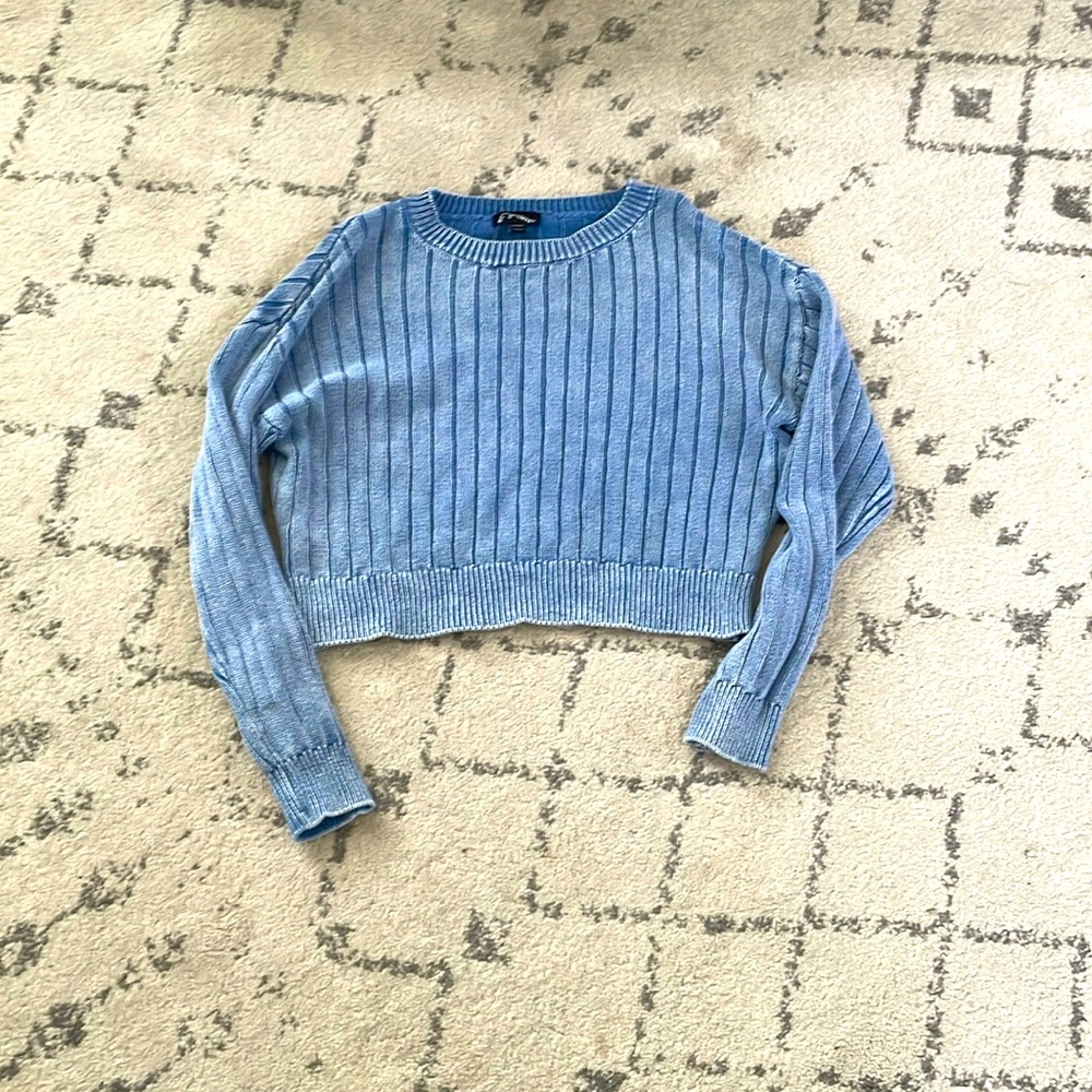 Blue sweat shirt laced .